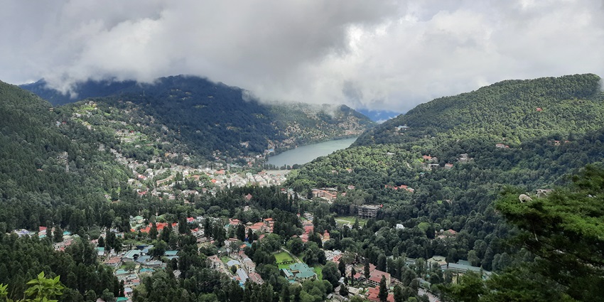 Places to visit in Uttarakhand in March feature Nanital with its pleasant weather.