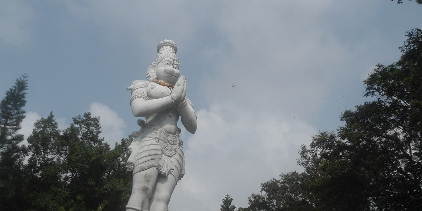 A white colour statue of Lord Anjaneyar featured a carved crown, clothes, and jewellery.