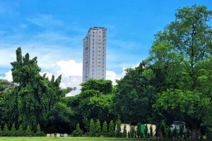 A serene view of the lush landscapes, showcasing one of the nature parks in Kolkata.