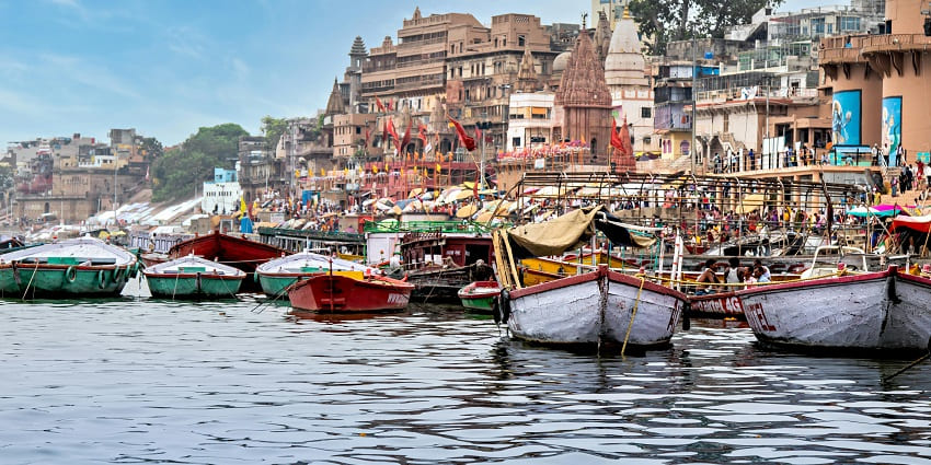 An image of Nauka Vihar in Gorakhpur with several boats on the water which is floating freely.