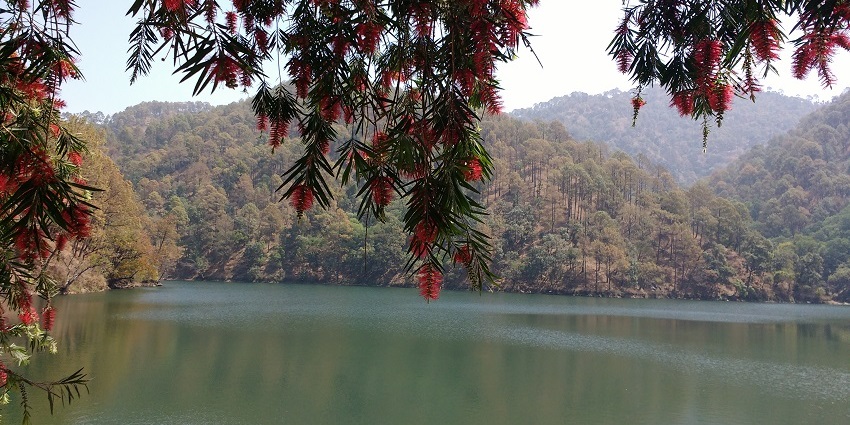 Naukuchiatal Lake is a beautiful nine-cornered lake ideal for boating and relaxation.