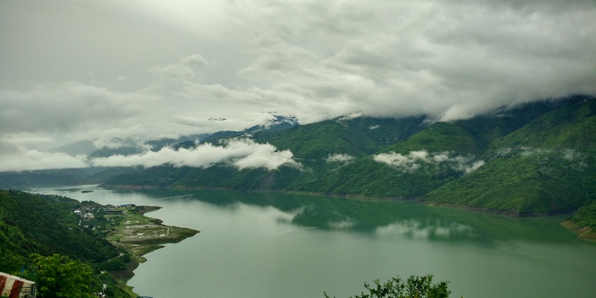An image showing the calm expanse of Tehri Lake in New Tehri, reflecting the landscape.