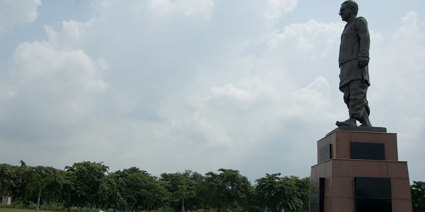 Beautifully landscaped Lohia Park in Lucknow is one of the best things to see in Lucknow.