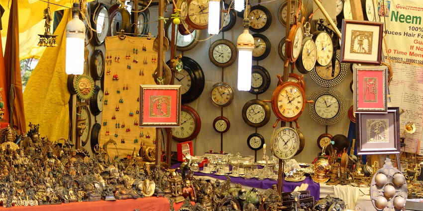An image of colourful stalls and at Noida Haat, one of the best places to visit in Noida.