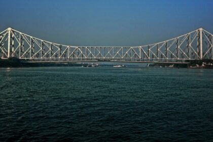 A glimpse of Howrah Bridge, West Bengal, one of the 10 offbeat places in Kolkata.