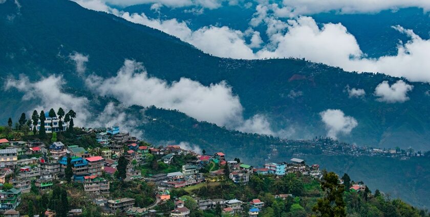 A mesmerising view of Darjeeling, one of the offbeat places in West Bengal, India.