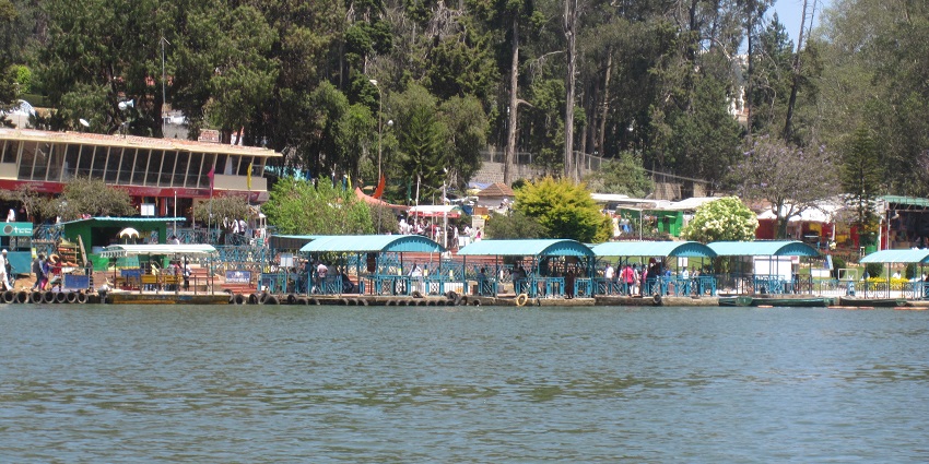 Ooty lake, one of the popular places to visit around Black Thunder Water Theme Park