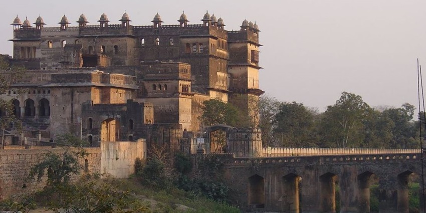 An image of Orchha Complex, a UNESCO site highlighting key tourist attractions near Jhansi.
