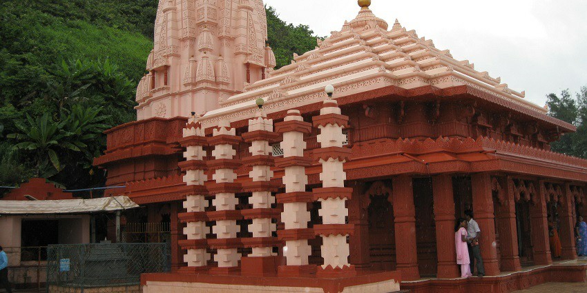 Close up view of the Ganpatipule Temple.