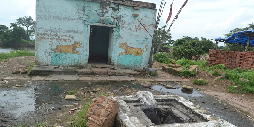 A Hindu temple situated in the premises of Vijaygarh Fort.