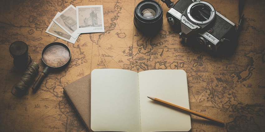 Pack all the travel things necessary for your excursion to the iconic fort of Fatehpur Sikri.