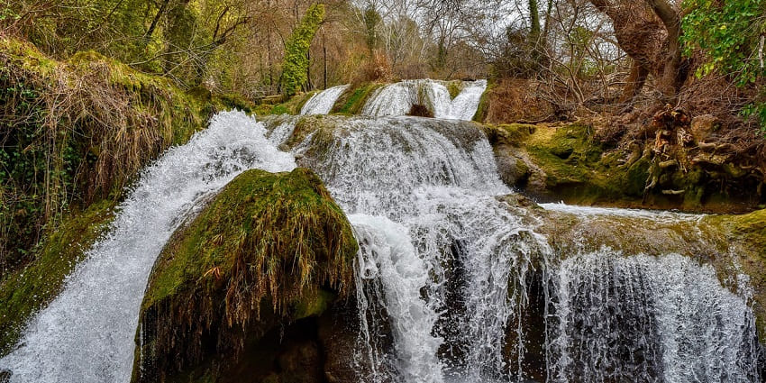Image of the Hogenakkal Waterfalls, a very popular waterfall located in Tamil Nadu