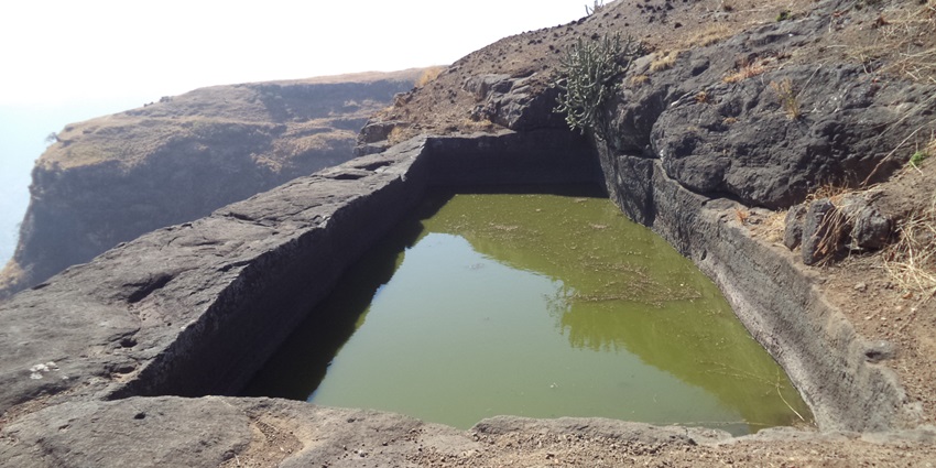 An image showing the water reserve at Mulher Fort and the beautiful scenery around.
