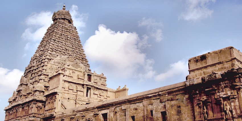 Image of the Jaganath temple against the clear blue sky