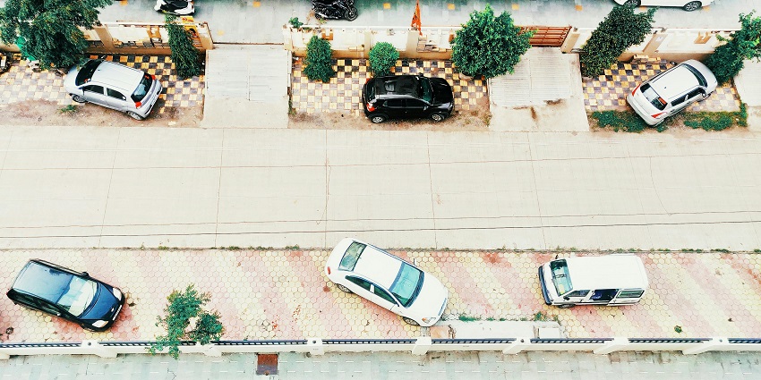 Car parking near a temple in Bithoor