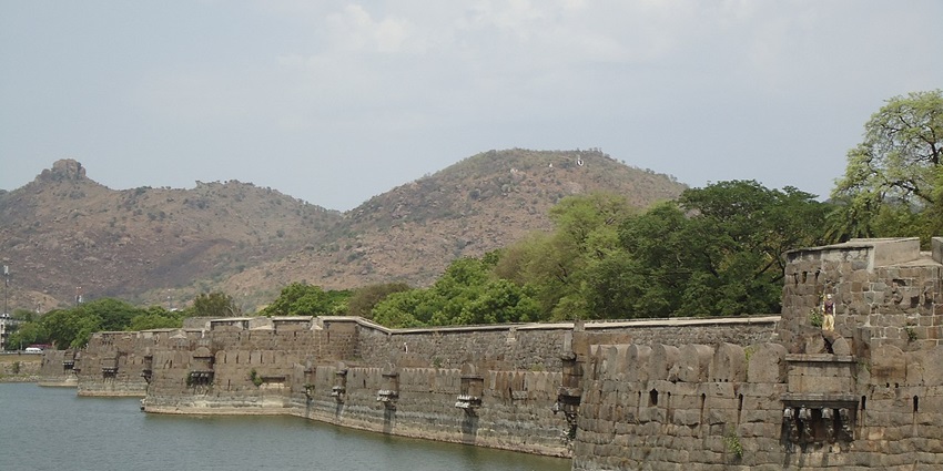 View of the tall Droog fort walls with the sea waves colliding against them