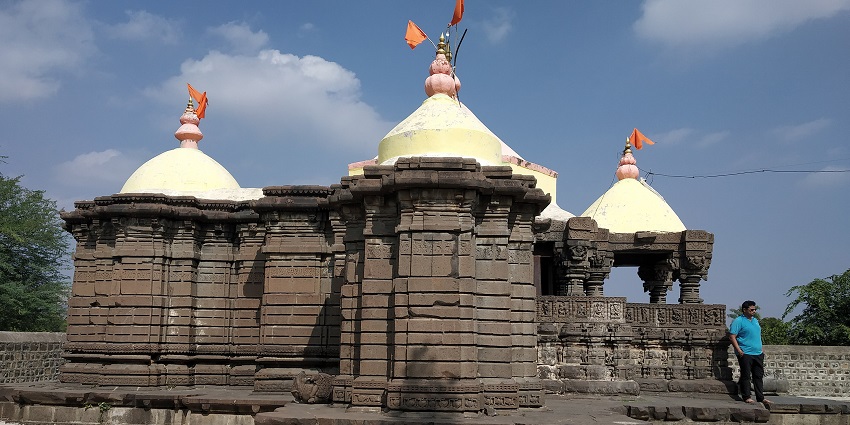 View of the temple building with the clear blue sky in the background