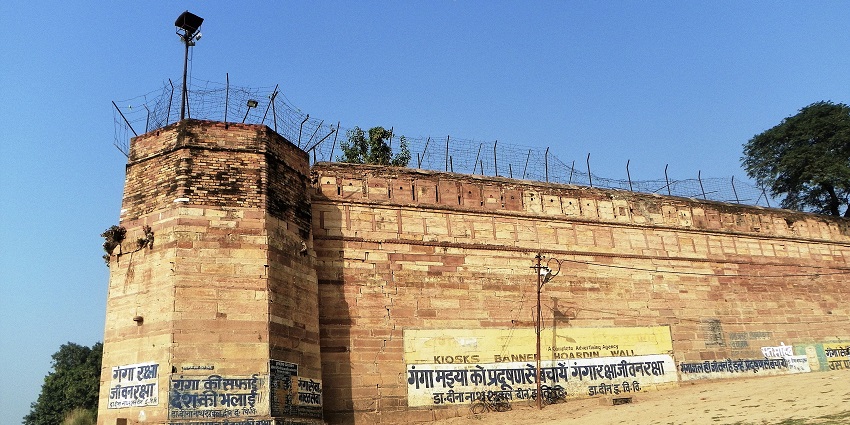 Scenic view of Allahabad Fort with surroundings.