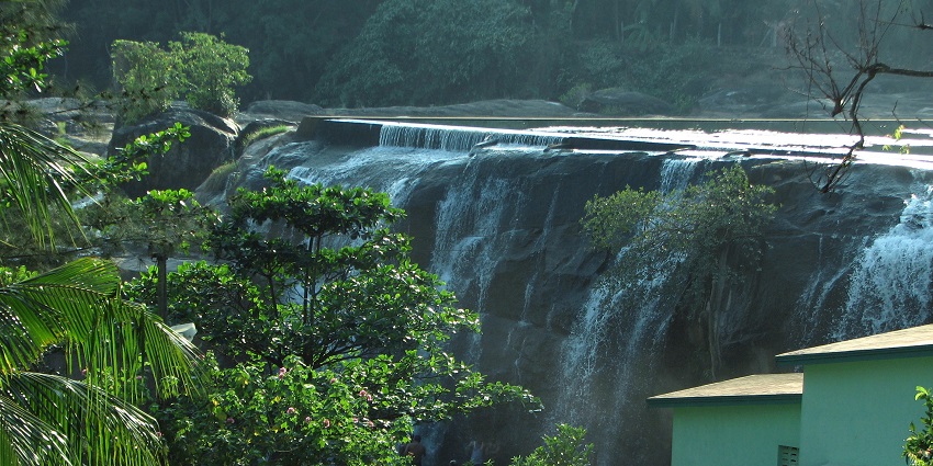 An image showing a beautiful scenic view of the main destination.