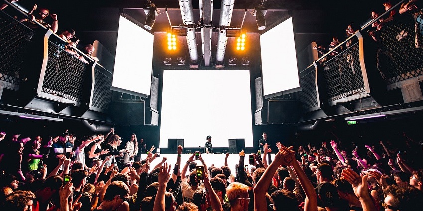 A picture of a night club with visitors enjoying a live concert