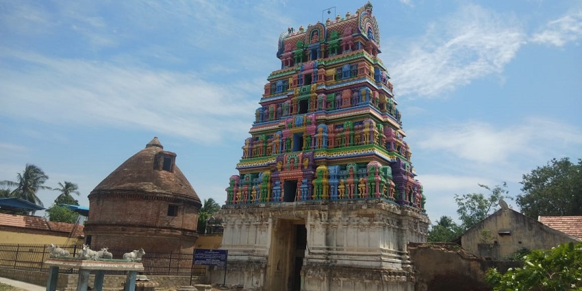 An outside view of one of the Sirkazhi temples which is painted with various colours.