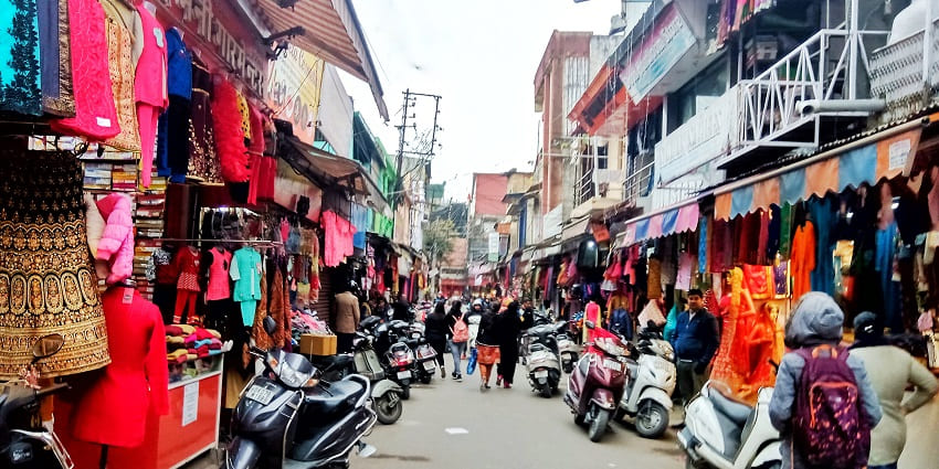 Paltan Bazaar is a great place for family shopping in Uttarakhand