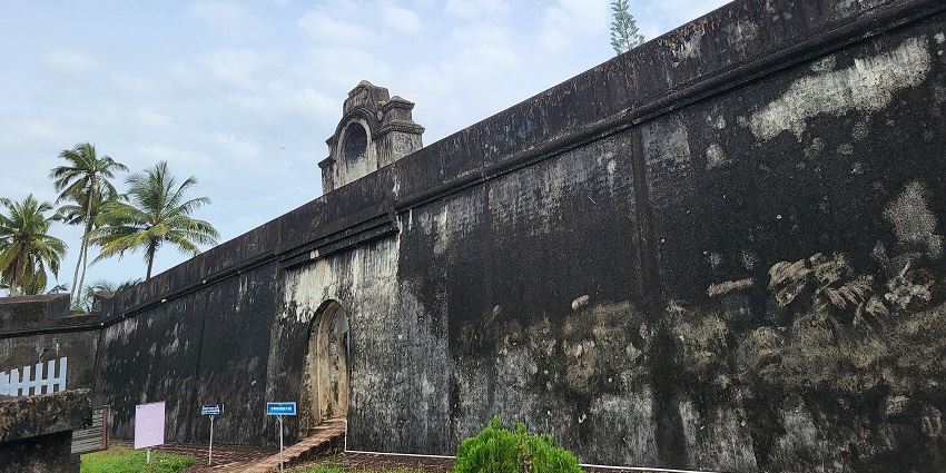 A picture of the exterior walls of a historical fort located in Naimisharanya
