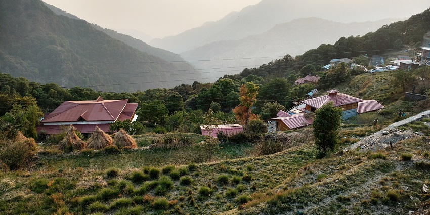 Popular Naintal treks, Pangot and Kilbury Trek, are ideal for birdwatching and nature enthusiasts.