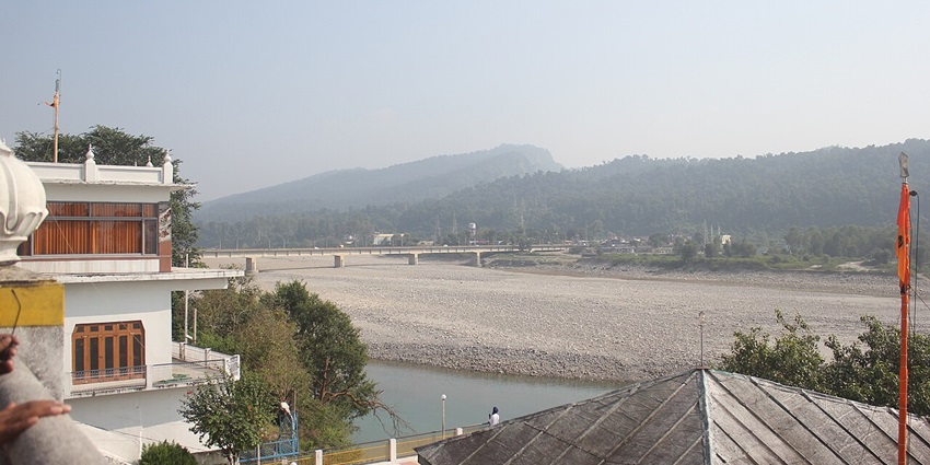 An image of Gurudwara Paonta Sahib, a prominent Sikh shrine nestled in the scenic hills.