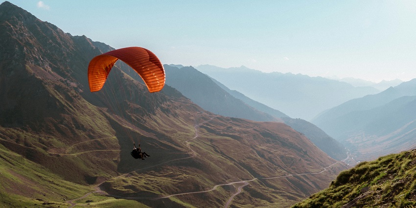 Add Paragliding to a list of the adventurous things to do with family for a joyful experience.