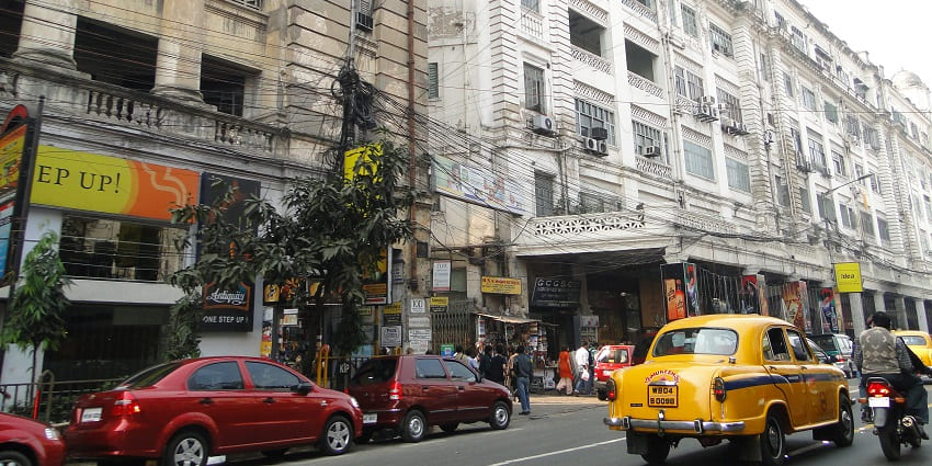 A glimpse of the vintage Park Street, one of the top places to visit in Kolkata in evening.