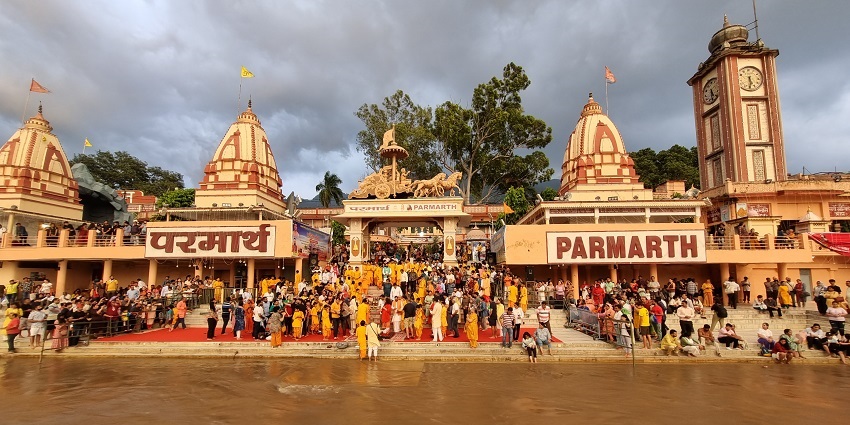 Renowned ashram offering yoga, meditation, and spiritual retreats.