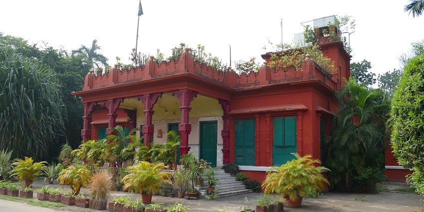Parshvanath Digambar Jain Temple in Varanasi is for Lord Parshvanath.