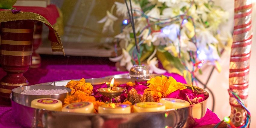 Aarti during evening in the premises of Ganpatipule Temple.