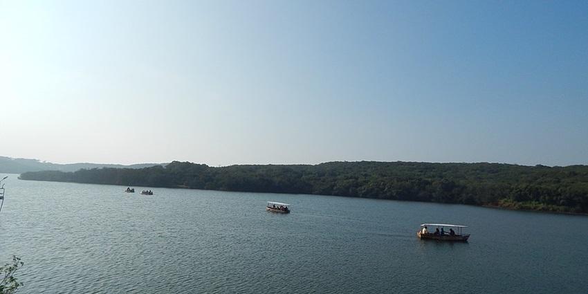 Picturesque view of Pashan lake, one of the best tourists attractions nearby