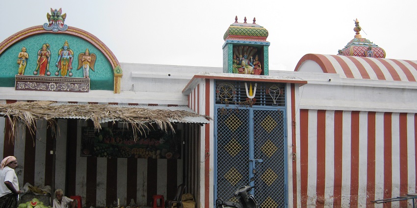 An outside view of Pattai Kovil showcasing its vibrant colour and nearby market area