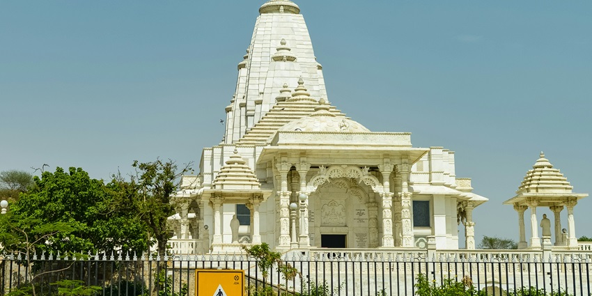 Pay a visit to the Kalyaneshwari Temple, one of the spiritual things to do in Asansol