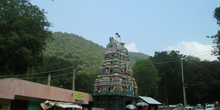 A view of Pazhamudircholai temple located near Thirumanancheri temple