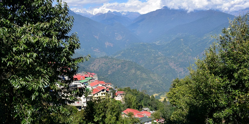 Witness the magnificent Himalayan massif from Pelling - Places to visti in
Sikkim