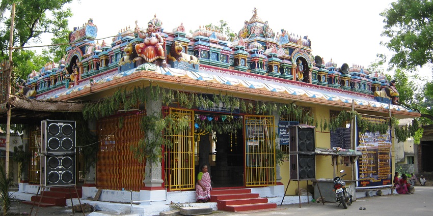 A serene view of a Periya Mariamman temple, one of the holy temples in Erode surrounded by trees