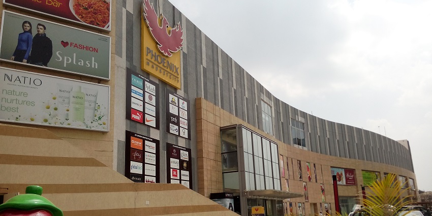 Vibrant nightlife at Phoenix Market City in Chennai, ideal for shopping, dining, and movies.