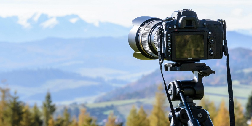 A picture of a black DSLR camera, capturing the beauty of Harihar Fort trekking.