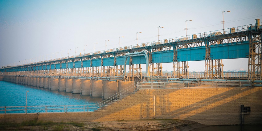 A scenic view of Pillur Dam, one of the most famous places to visit in Mettupalayam.
