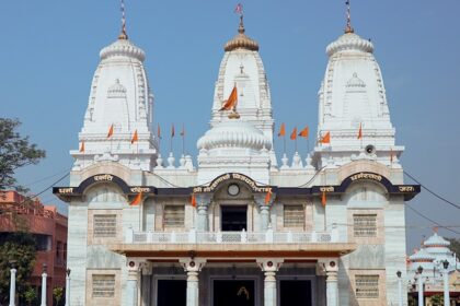 Offer prayers at the sacred Gorakhpur temple which is one of the pilgirmage sites.