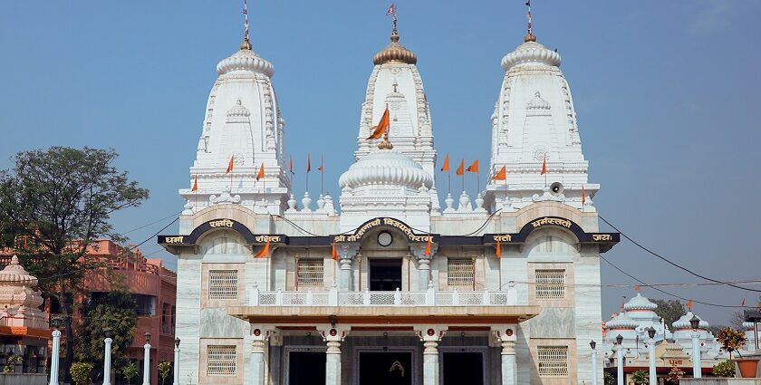 Offer prayers at the sacred Gorakhpur temple which is one of the pilgirmage sites.