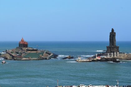 View of beach among the many famous places to visit in Kanyakumari for tourists.