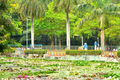 A beautiful, lush garden in Sarasbaug, one of the best places to visit in Pune in the evening.