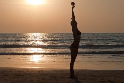 Live performers on the beach, one of the best places to visit in South Goa.