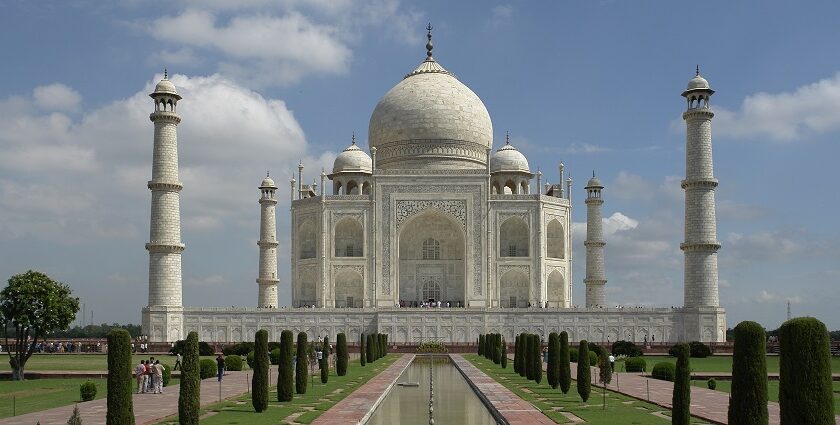 An iconic picture of Agra, featuring the most beautiful and historical Taj Mahal.