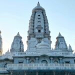 An image of a Temple in Gorakhpur with many windows and tall points which resemble towers.